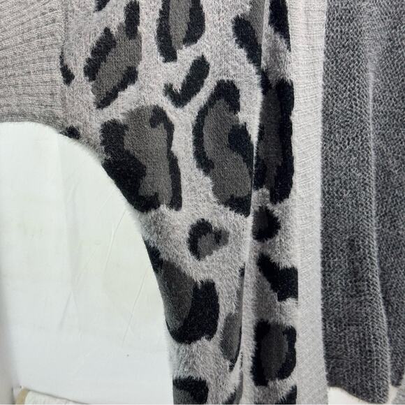 Chic XL Miss Sparkling Gray Leopard Women's Cardigan - Picture 5 of 10
